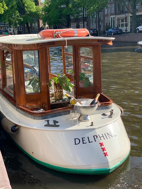 huwelijksaanzoek op een romantische salonboot in Amsterdam
